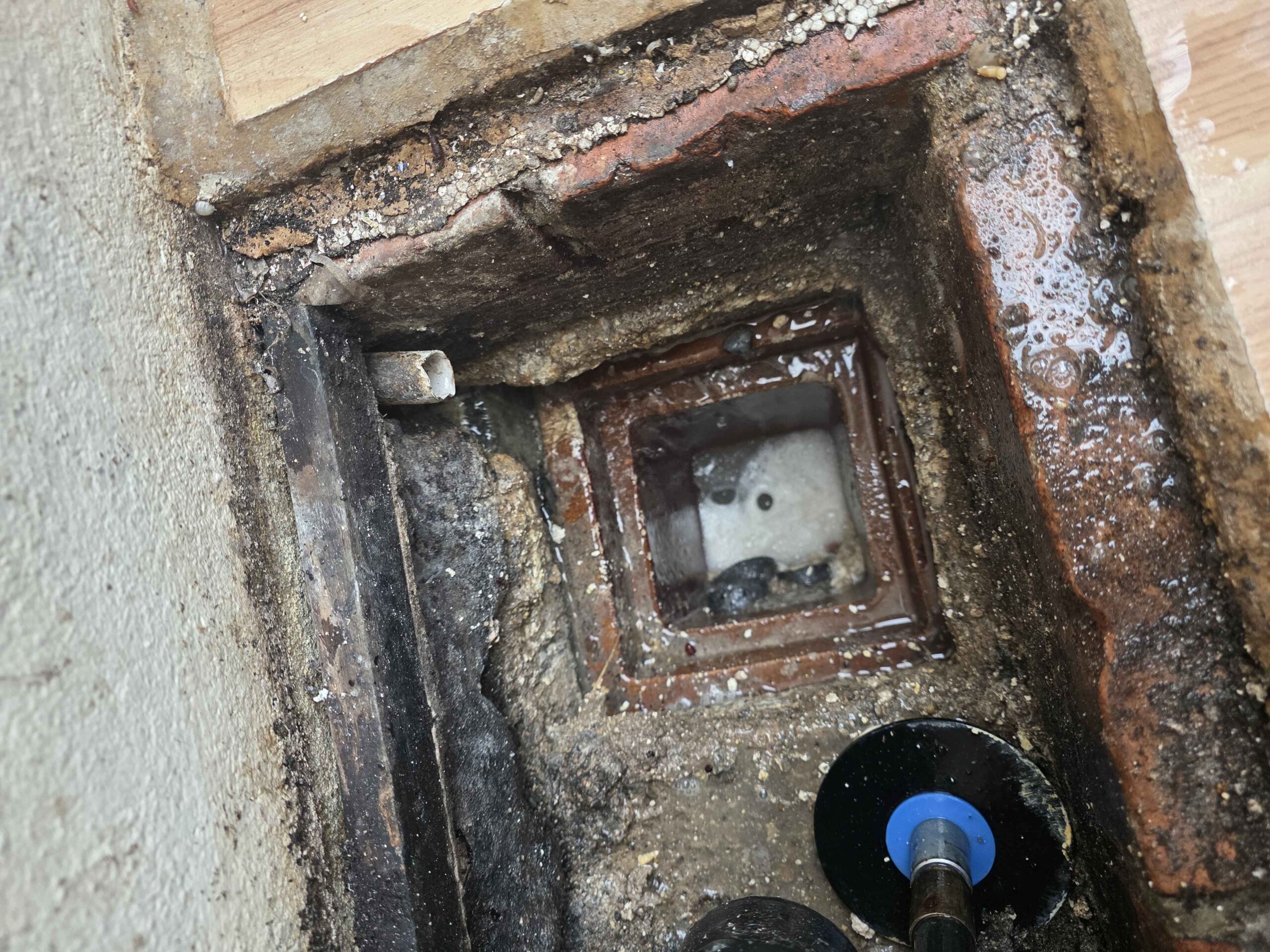 Drain chamber being cleared with high-pressure jetting equipment